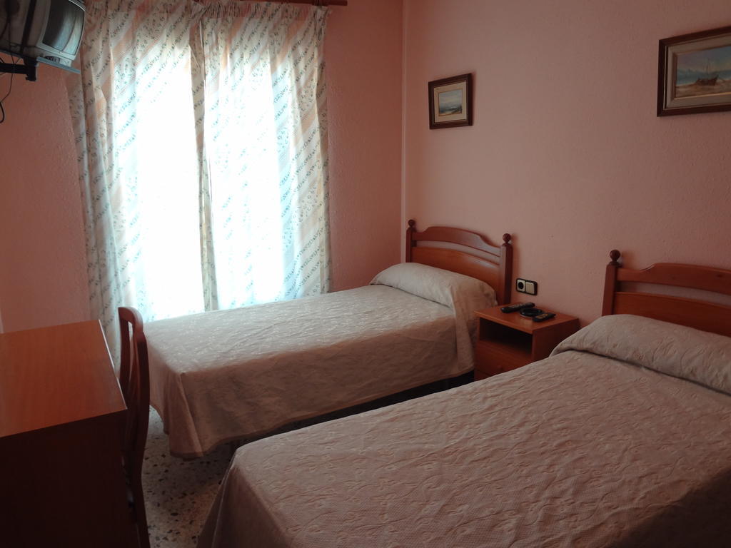 Hostal San Pedro Sanlúcar la Mayor الغرفة الصورة