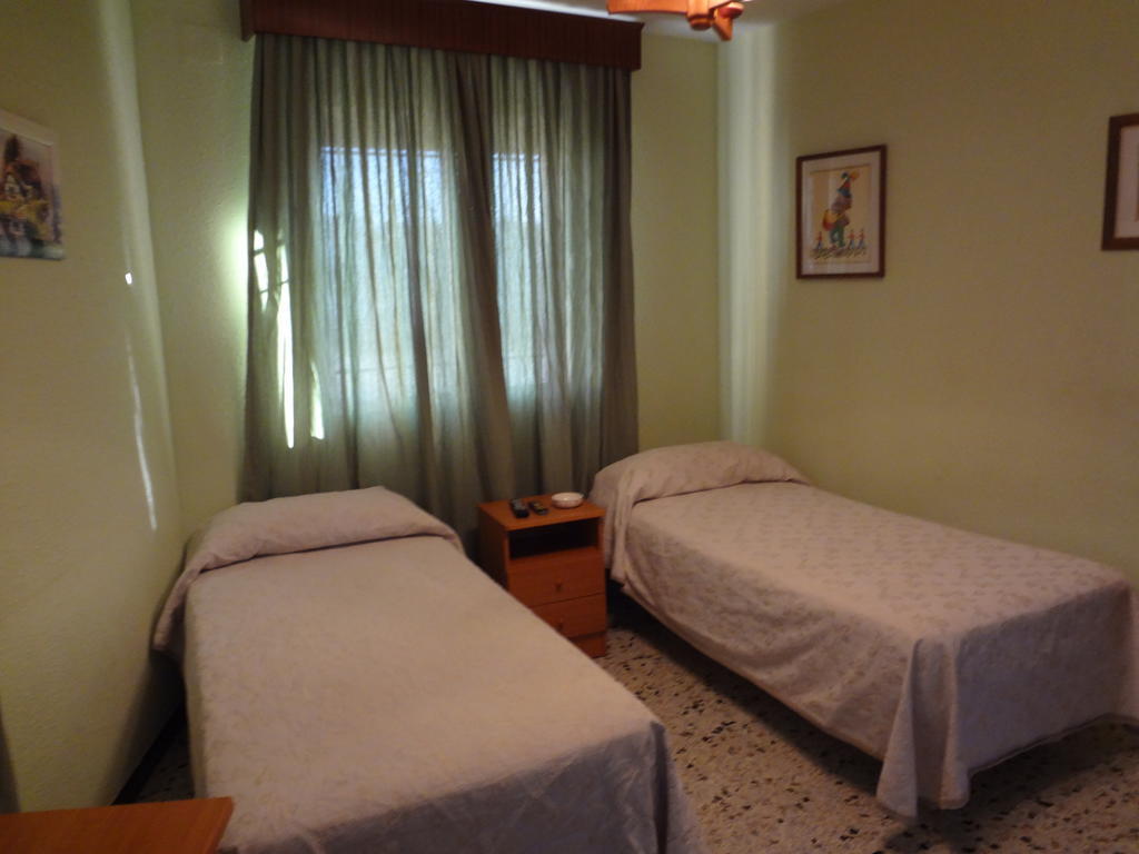 Hostal San Pedro Sanlúcar la Mayor الغرفة الصورة